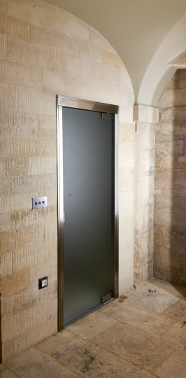 GL15 single door with obscure glass